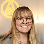Portrait von Naomi, Webentwicklerin und Projektleiterin bei Agenza